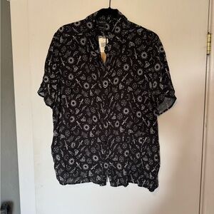 Hot Topic The Craft Black and White Casual Button Down Shirt